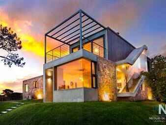 https://www.gallito.com.uy/cã³moda-casa-en-manantiales-con-vista-al-mar-y-amplio-jardã-inmuebles-25040384