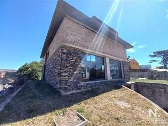 https://web5.gallito.com.uy/casa-de-3-dormitorios-en-manantiales-inmuebles-25043017