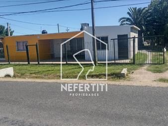 https://www.gallito.com.uy/venta-casa-de-3-dormitorios-en-barros-blancos-inmuebles-24641663