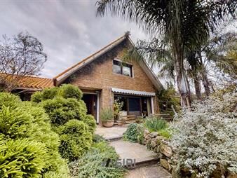 https://web5.gallito.com.uy/espectacular-casa-con-piscina-y-gran-terreno-en-venta-en-ca-inmuebles-24851787