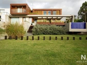 https://www.gallito.com.uy/moderna-casa-en-el-chorro-3-suites-piscina-calefacciã³n-inmuebles-25035689