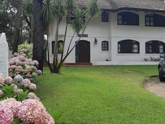 https://web5.gallito.com.uy/venta-casa-en-solanas-country-punta-ballena-inmuebles-24062385