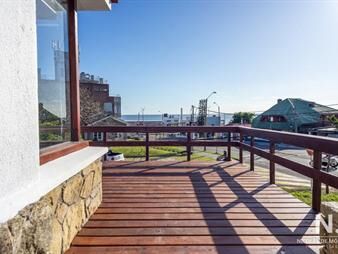 https://web5.gallito.com.uy/casa-reciclada-de-2-dormitorios-y-medio-vista-al-mar-punt-inmuebles-25141702