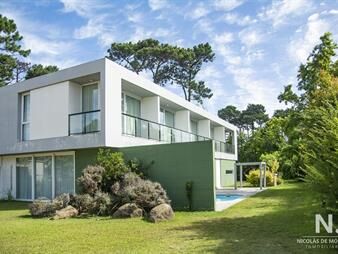 https://web5.gallito.com.uy/en-venta-y-alquiler-casa-amplia-de-5-dormitorios-en-mansa-inmuebles-25155151