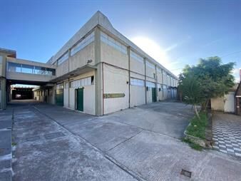 https://web5.gallito.com.uy/local-industrial-dos-niveles-a-dos-frentes-inmuebles-25155651
