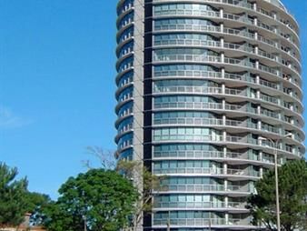 https://web5.gallito.com.uy/apartameto-de-2-dormitorios-en-torre-tressesenta-punta-de-inmuebles-24628868