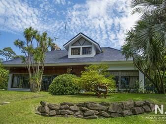 https://web5.gallito.com.uy/chalet-a-pasos-de-la-playa-mansa-punta-del-este-inmuebles-25034339