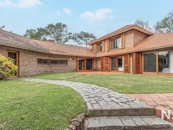 https://web5.gallito.com.uy/golf-punta-del-este-casa-de-cuatro-dormitorios-punta-del-e-inmuebles-24769047