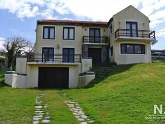 https://www.gallito.com.uy/buena-casa-a-cien-metros-de-la-playa-en-venta-en-punta-ball-inmuebles-25040173