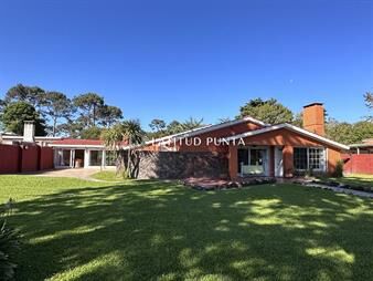 https://web5.gallito.com.uy/casa-en-venta-de-3-dormitorios-cantegril-inmuebles-24536932