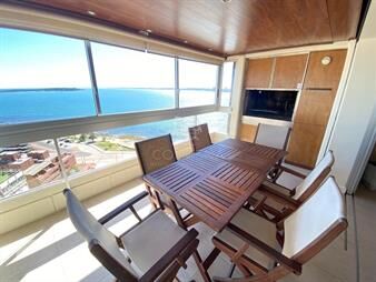 https://web5.gallito.com.uy/apartamento-con-excelente-vista-plena-a-playa-mansa-inmuebles-25311435