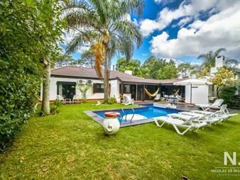 https://web5.gallito.com.uy/casa-de-cuatro-dormitorios-en-venta-punta-del-este-inmuebles-25033322