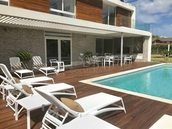 https://www.gallito.com.uy/espectacular-propiedad-en-playa-mansa-inmuebles-23627592