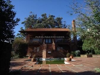 https://web5.gallito.com.uy/venta-de-hermosa-casa-de-4-dormitorios-en-punta-ballena-inmuebles-22580825