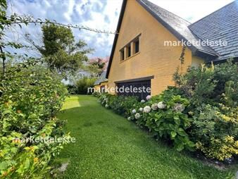 https://www.gallito.com.uy/casa-esquina-en-la-mansa-inmuebles-25372251