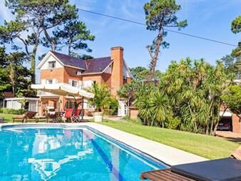 https://web5.gallito.com.uy/venta-de-casa-de-6-dormitorios-en-mansa-punta-del-este-inmuebles-25381499
