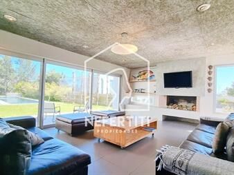 https://web5.gallito.com.uy/venta-casa-4-dormitorios-con-piscina-y-losa-radiante-inmuebles-24922037