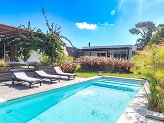https://web5.gallito.com.uy/espectacular-casa-en-venta-en-jardines-de-cordoba-punta-de-inmuebles-22351996