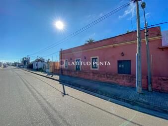 https://web5.gallito.com.uy/terreno-con-construccion-a-media-cuadra-de-av-lavalleja-inmuebles-21913605