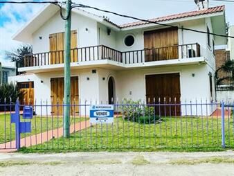 https://web5.gallito.com.uy/casa-en-venta-a-pasos-del-mar-3-dormitorios-playa-mansa-inmuebles-24987621