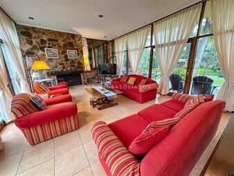 https://web5.gallito.com.uy/casa-en-excelente-zona-de-playa-mansa-inmuebles-25417052