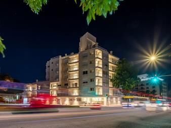 https://web5.gallito.com.uy/edificio-nuevo-con-finas-terminaciones-a-pasos-de-agraciada-inmuebles-25033456