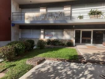https://web5.gallito.com.uy/edificio-de-categoria-planta-baja-gran-ubicacion-inmuebles-25169645