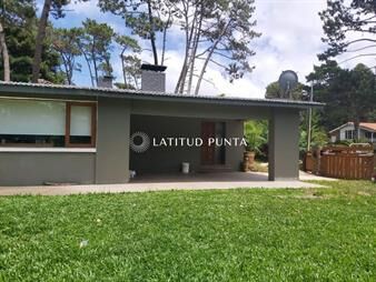 https://web5.gallito.com.uy/casa-4-dormitorios-con-dependencia-y-piscina-san-rafael-inmuebles-25490701