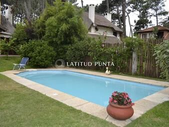 https://www.gallito.com.uy/pinares-casa-de-4-dormitorios-con-piscina-inmuebles-25032716