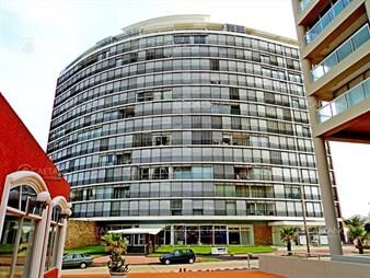 https://web5.gallito.com.uy/apartamento-con-maravillosa-vista-al-mar-en-pleno-punta-del-inmuebles-18410304