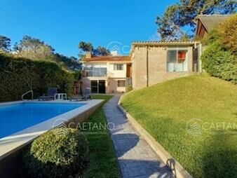 https://web5.gallito.com.uy/excelente-casa-de-4-dormitorios-con-piscina-inmuebles-19525783