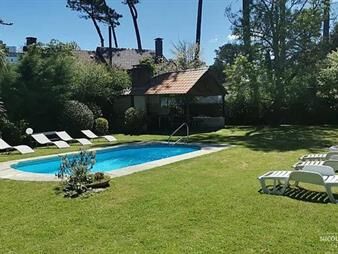https://web5.gallito.com.uy/venta-casa-en-cantegril-con-piscina-y-muy-lindo-parque-inmuebles-25042096
