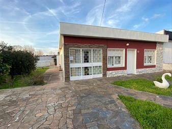 https://web5.gallito.com.uy/dos-casas-a-la-venta-en-el-mismo-padron-ambas-alquiladas-inmuebles-24190488