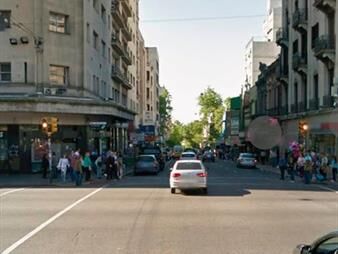 https://www.gallito.com.uy/gran-esquina-proximo-18-de-julio-y-ejido-245-m2-22-mts-inmuebles-25577366