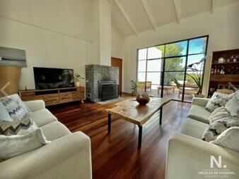 https://www.gallito.com.uy/vende-casa-de-4-dormitorios-en-la-barra-inmuebles-25043264