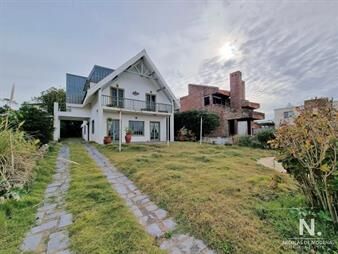 https://web5.gallito.com.uy/encantadora-casa-de-5-dormitorios-en-montoya-inmuebles-25042743