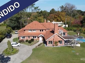 https://web5.gallito.com.uy/espectacular-mansion-en-zona-golf-proxima-al-hotel-lauberg-inmuebles-25034951