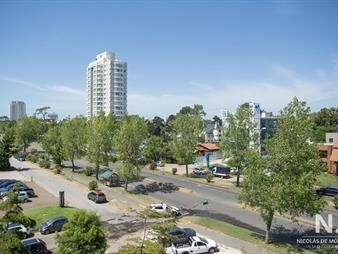https://web5.gallito.com.uy/departamento-en-venta-de-2-dormitorios-proximo-al-shopping-inmuebles-25041805