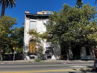 https://www.gallito.com.uy/excelente-casa-ideal-empresa-o-edificio-sobre-agraciada-inmuebles-24999980