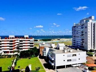 https://web5.gallito.com.uy/apartamento-en-venta-de-2-dormitorios-en-icon-brava-tower-inmuebles-25657759