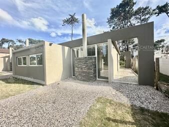 https://web5.gallito.com.uy/venta-casa-ph-2-dormitorios-servicio-pinares-inmuebles-24708793