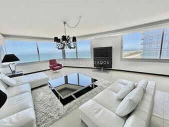 https://www.gallito.com.uy/apartamento-en-venta-de-3-dormitorios-en-tiburon-iii-punt-inmuebles-23358166