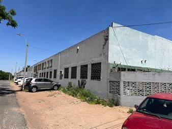 https://www.gallito.com.uy/venta-local-indistrial-de-3158m2-sobre-luis-batlle-berres-inmuebles-25648901
