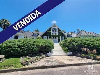 https://web5.gallito.com.uy/vendida-espectacular-mansion-en-la-mejor-zona-de-beverly-inmuebles-25035869