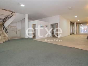 https://web5.gallito.com.uy/gran-local-en-venta-con-renta-en-ciudad-vieja-25-de-mayo-inmuebles-22595107