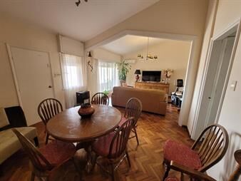 https://web5.gallito.com.uy/casa-en-excelente-estado-con-muy-buenas-comodidades-gran-inmuebles-25768448