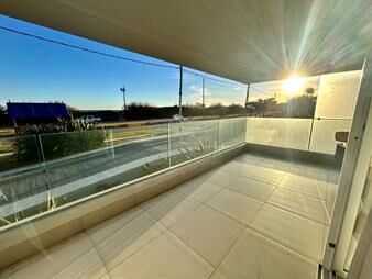 https://web5.gallito.com.uy/apartamento-frente-al-mar-en-playa-mansa-inmuebles-25749302