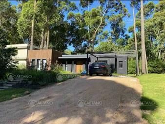 https://web5.gallito.com.uy/venta-casa-punta-ballena-design-village-4-dormitorios-inmuebles-25776516
