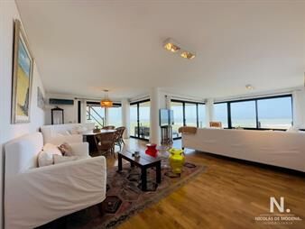 https://web5.gallito.com.uy/venta-de-apartamento-pent-house-frente-a-playa-brava-inmuebles-25780415