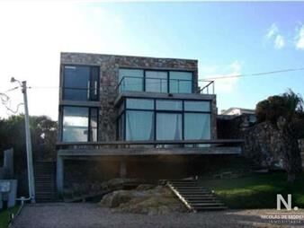 https://web5.gallito.com.uy/excelente-casa-ubicada-en-el-chorro-frente-al-mar-inmuebles-25034134